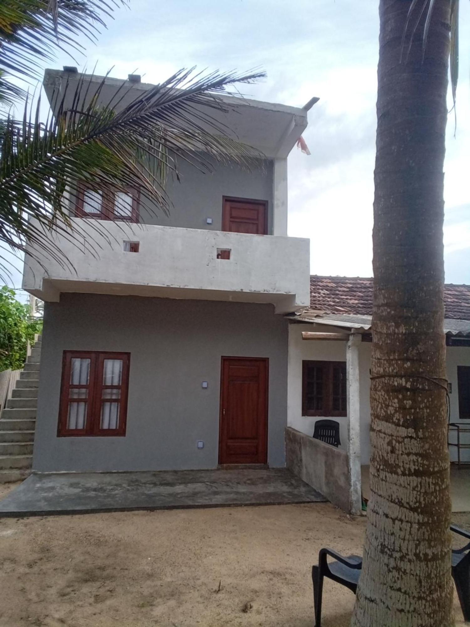 Kusuma'S Lazy Left Hotel Midigama Exterior photo