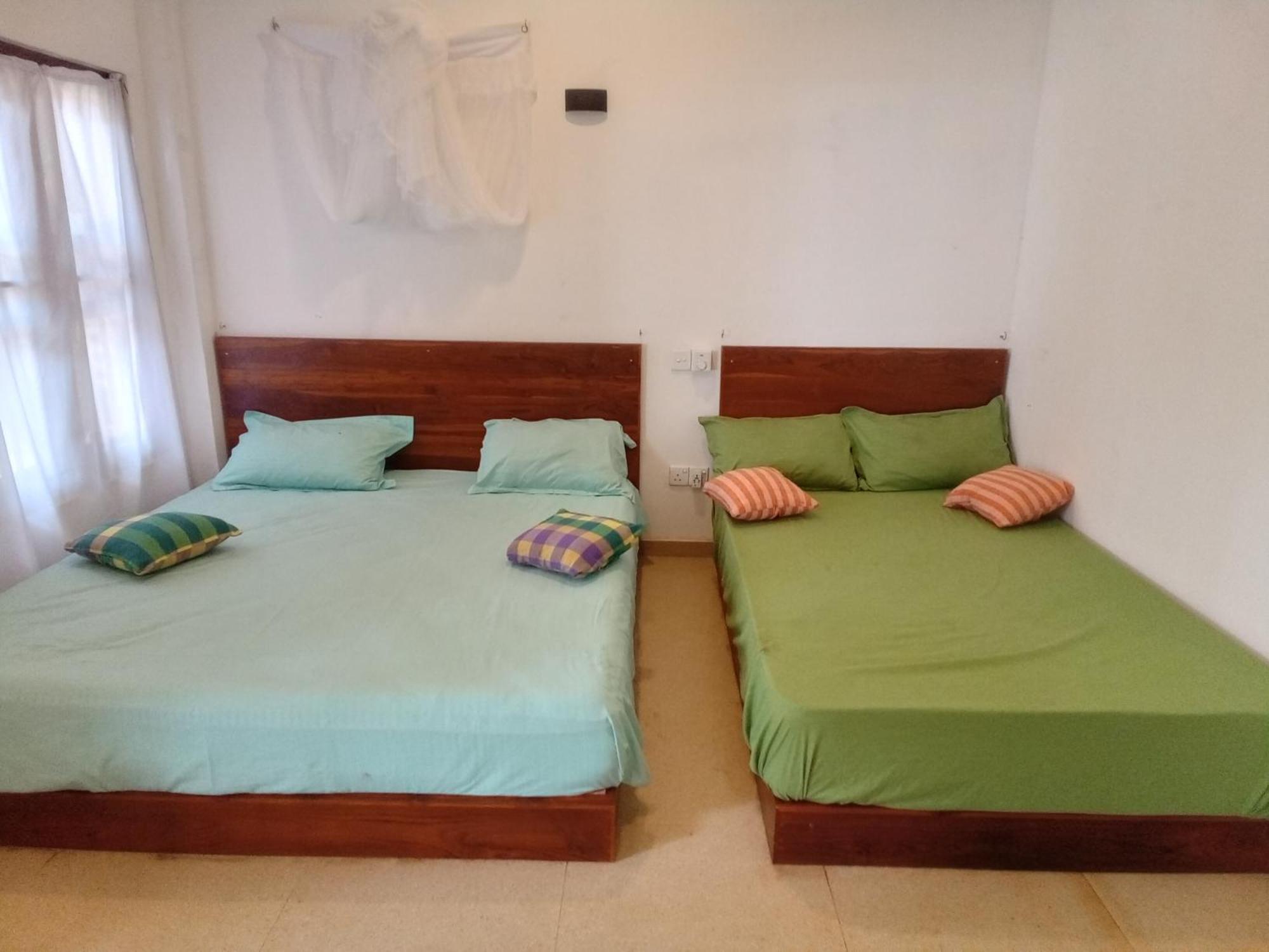 Kusuma'S Lazy Left Hotel Midigama Room photo