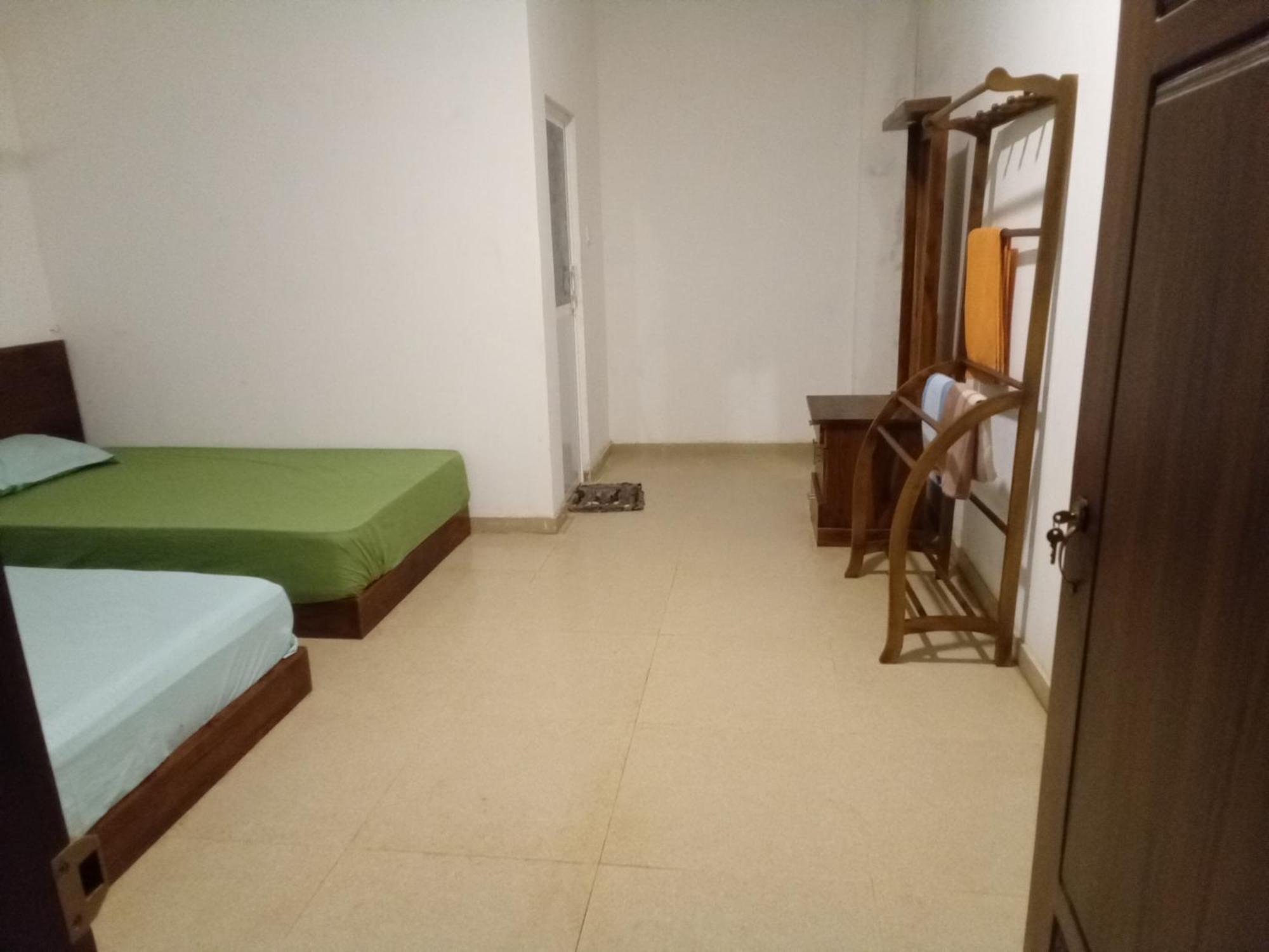 Kusuma'S Lazy Left Hotel Midigama Exterior photo