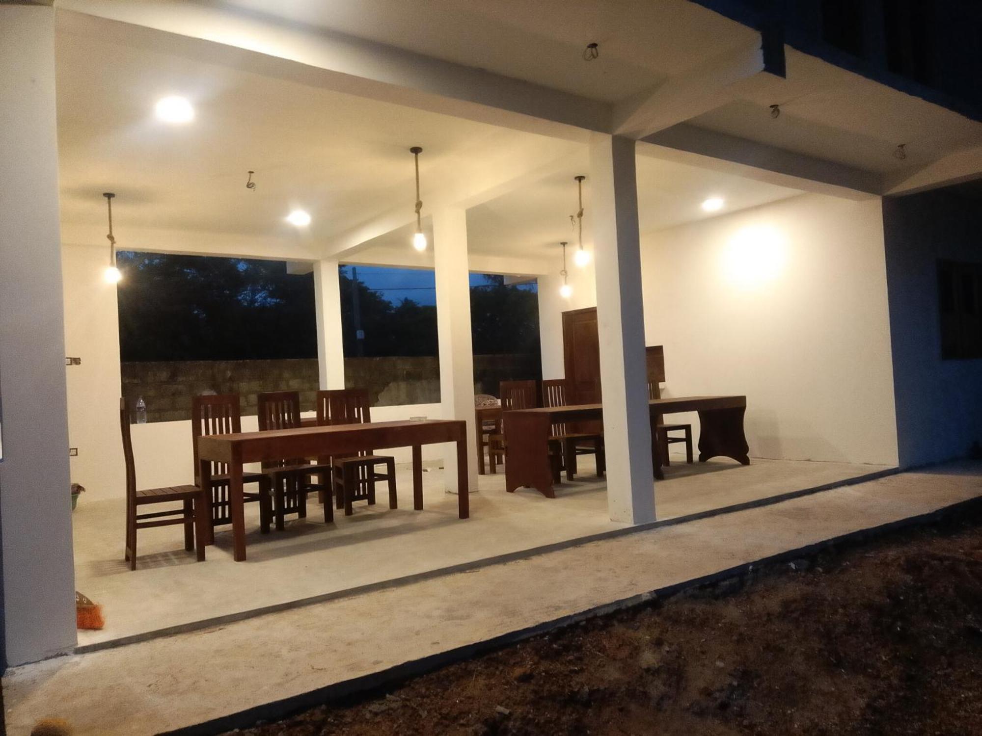 Kusuma'S Lazy Left Hotel Midigama Exterior photo