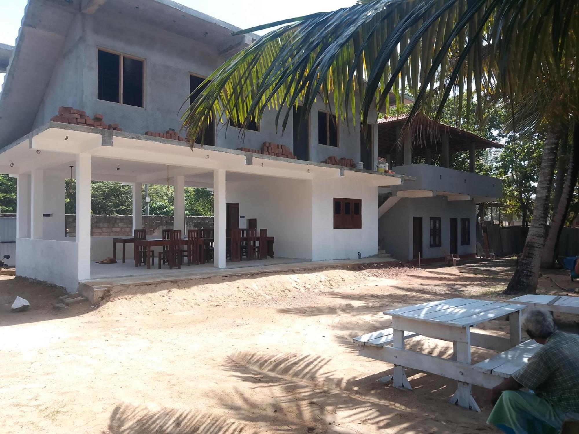 Kusuma'S Lazy Left Hotel Midigama Exterior photo