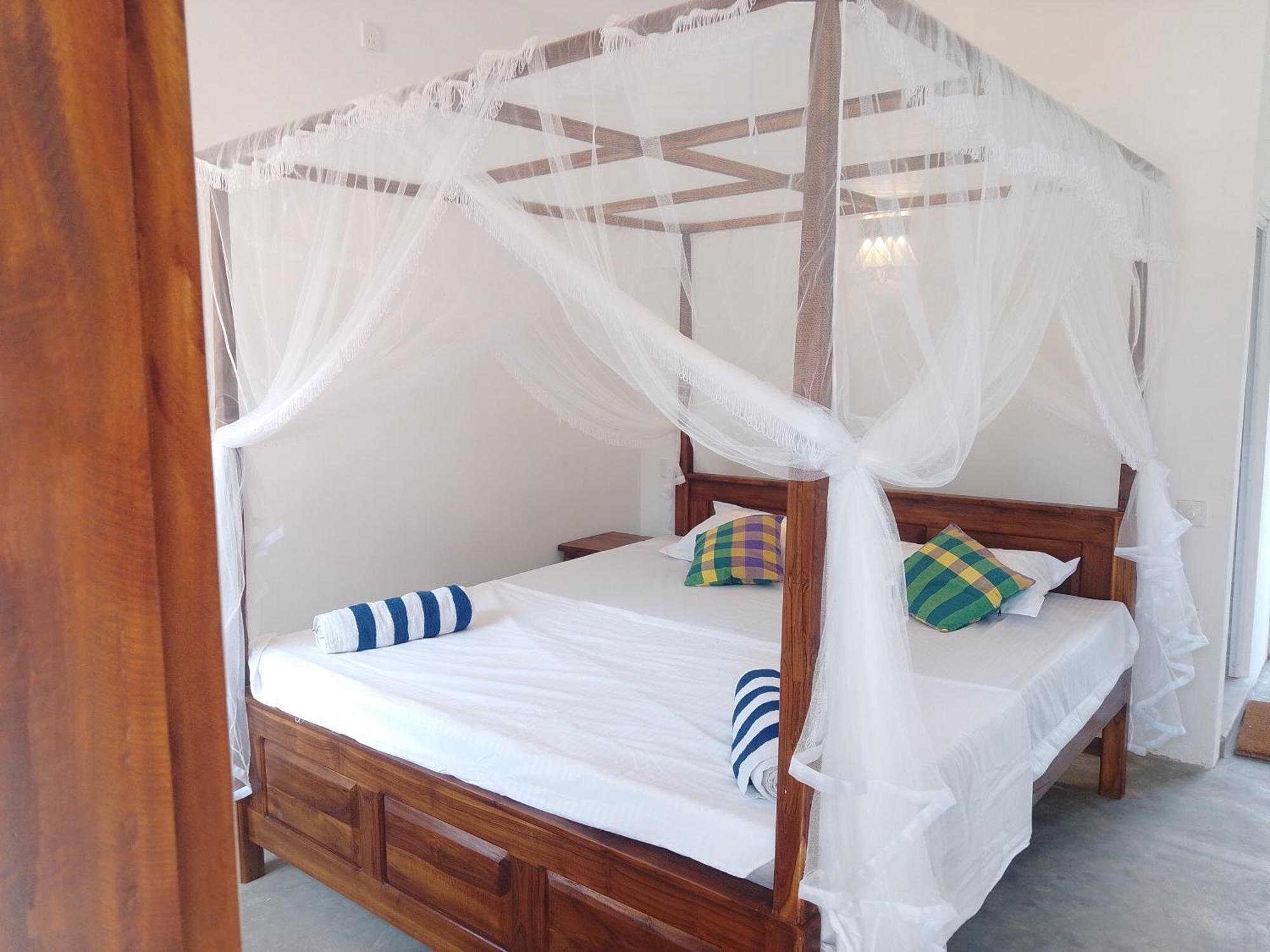 Kusuma'S Lazy Left Hotel Midigama Room photo